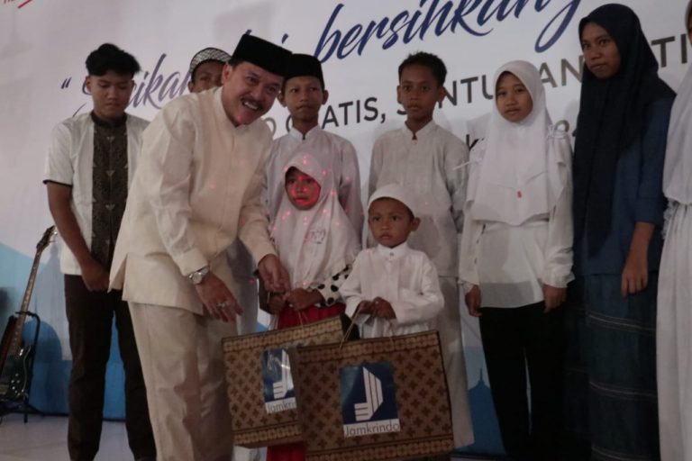 Ramadan 2019, Jamkrindo Bagikan Ribuan Paket Sembako dan Santunani Anak Yatim