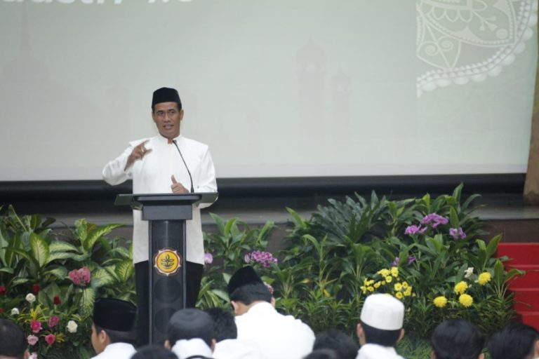 Mentan Amran Gelar Buka Puasa Bersama