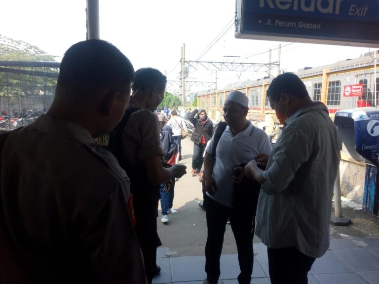 Cegah Massa Merangsek ke Jakarta, Polisi Lakukan Razia di Stasiun Bojonggede