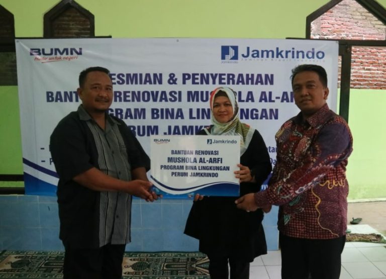 Perum Jamkrindo Bantu Renovasi Mushola di Banyumas