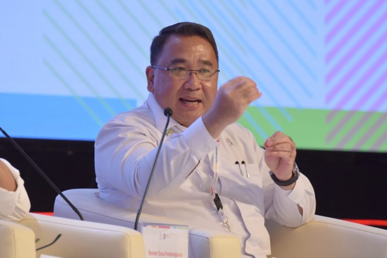 Menteri Desa minta Pemda Segera Perbaiki Jalan yang Tak Layak