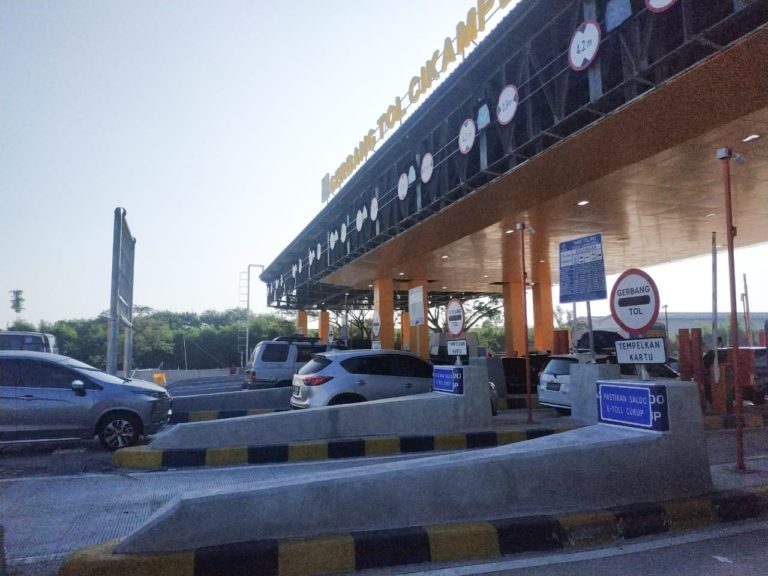 129 Ribu Kendaraan Tinggalkan Jakarta via GT Cikampek Utama