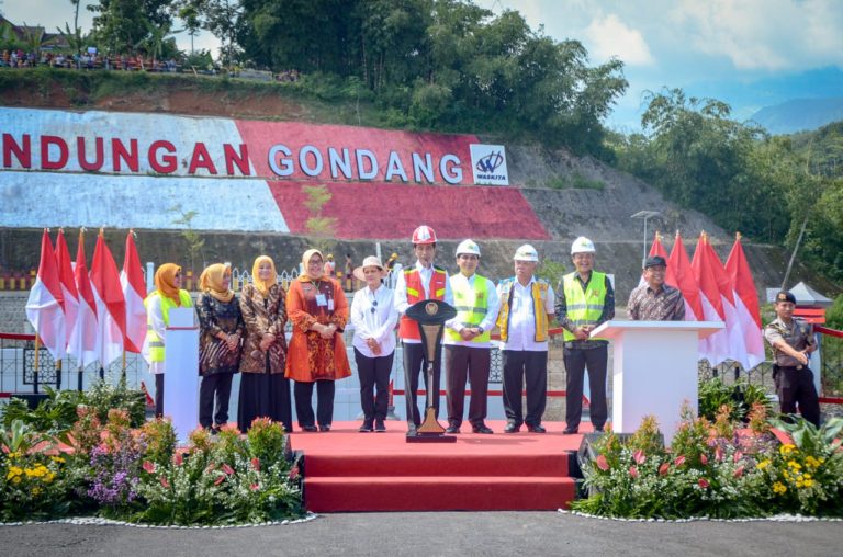 Resmikan Bendungan Gondang, Jokowi: Semoga Perekonomian Lebih Baik