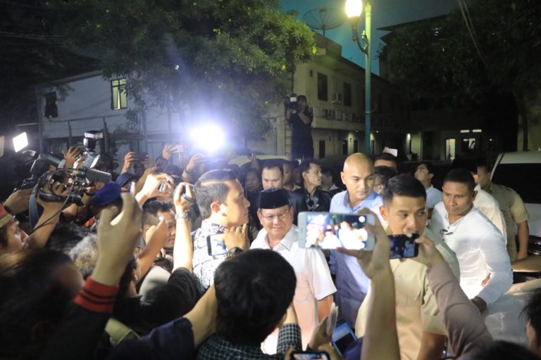 Prabowo Larang Pendukungnya Turun ke Jalan Ramai-ramai