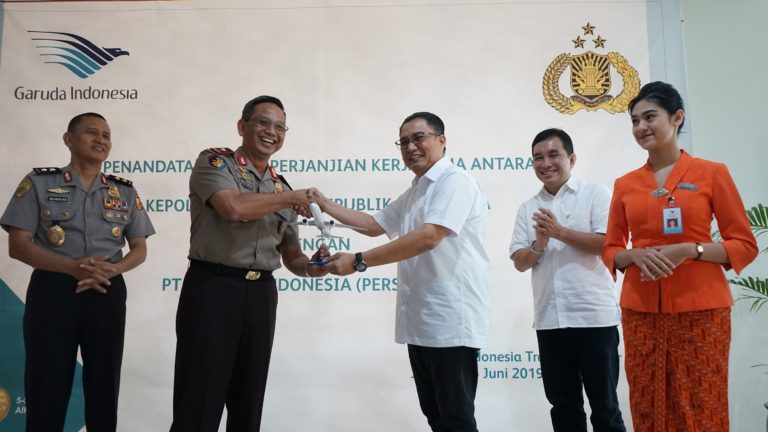 Garuda Indonesia dan Polri Sinergi Latih Awak Kabin Pesawat Polri