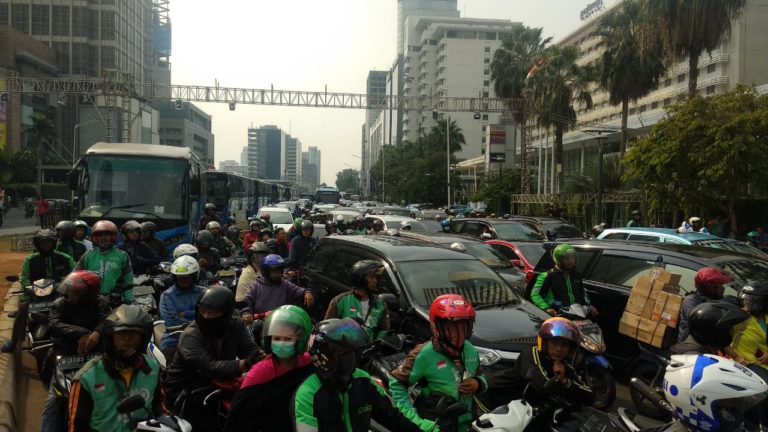 Jelang Gladi Resik HUT Jakarta ke-492, Kawasan Bundaran HI Macet