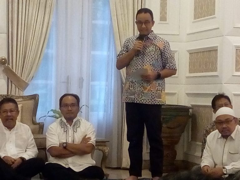 Sudah Tradisi, Anies Ogah Larang Warga Takbir Keliling