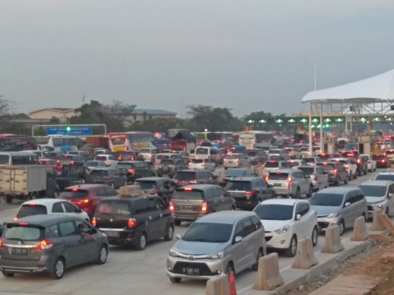 Jasa Marga Catat 87 Ribu Kendaraan Tinggalkan Jakarta Lalui GT Cikampek Utama