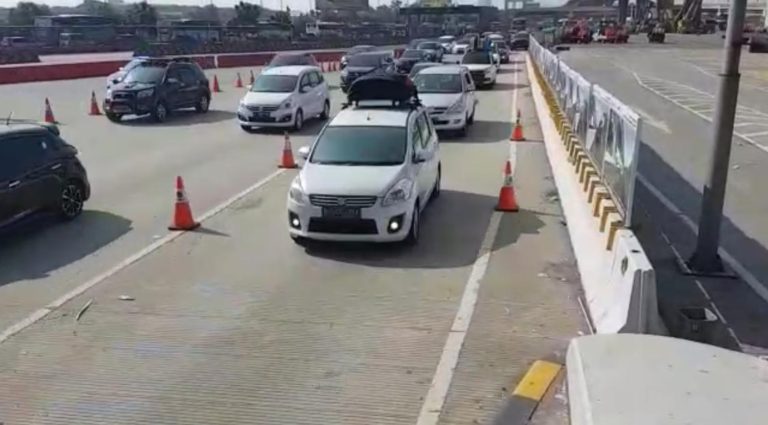 Arus Balik, Jasa Marga Berlakukan One Way dari  GT Kalikangkung – Km 29 Tol Cikampek