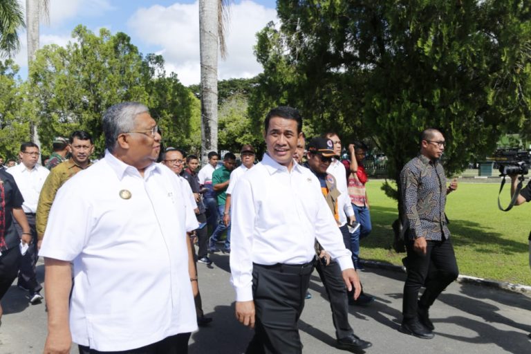 Menteri Amran Kawal Langsung Distribusi Bantuan Korban Banjir Sultra