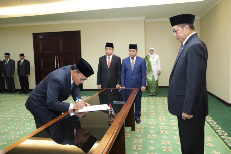 Lantik Rektor, Menag Berharap UIII jadi Rumah Moderasi Islam