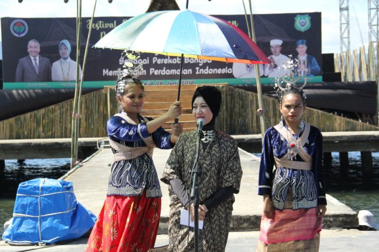 Bersamaan dengan Festival Teluk Jailolo, Kemendes Gelar Festival Pranata Adat
