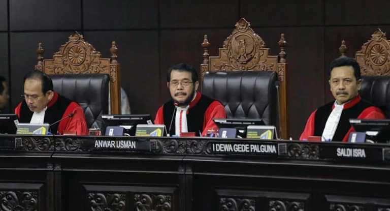 Satu Suara, Majelis Hakim MK Tolak Semua Permohonan 02