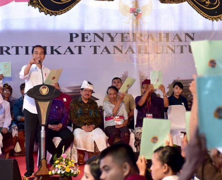 Sapa Masyarakat Bangli, Jokowi Serahkan 3.000 Sertifikat Tanah