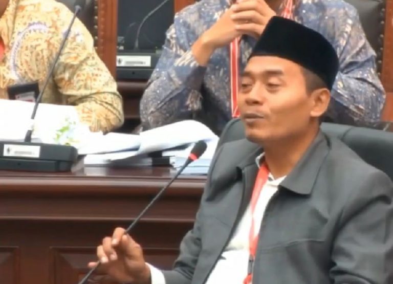 Ditanya soal Netralitas Aparat, Saksi 01 Gugup Jelaskan Statemen Ganjar