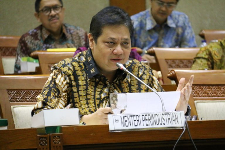 Ambil Dukungan Lewat Sumpah, Airlangga Mulai Tak Percaya Diri?