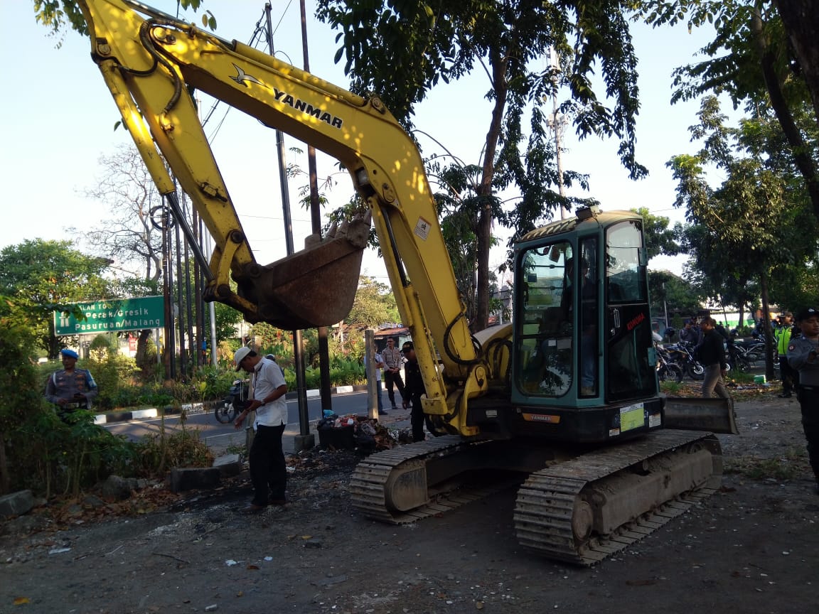 Jasa Marga Tertibkan Lapak Liar di Exit Gerbang Tol  Banyu  