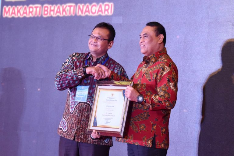 Labinov Terima Penghargaan Top 99 Inovasi Pelayanan Publik 2019