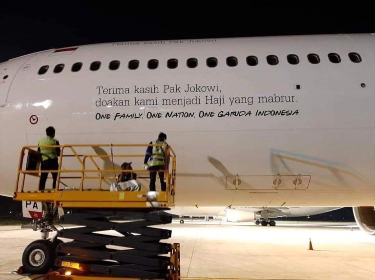 Gara-gara Stiker, Dahnil Sarankan Jokowi Pecat Direksi Garuda