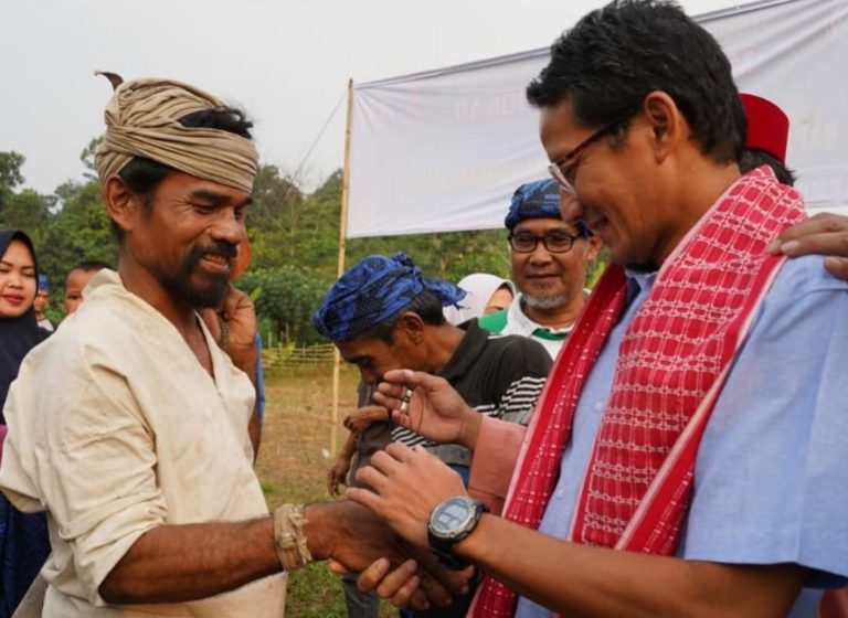 Susuri Kampung Baduy, Sandi Ajak Warga Giat Tanam Kopi