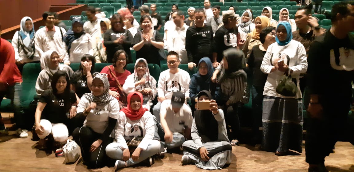 Peduli Kemajuan Film Lokal, UQ Sukriansyah Dan Relawan Nobar ‘Anak Muda Palsu’