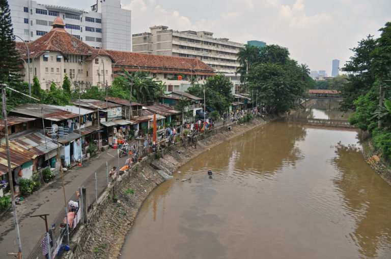 Anggota DPRD DKI ini Sebut Bangunan Liar Penyebab Banjir di Jakarta
