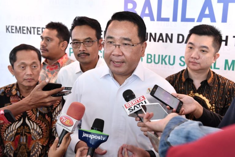 Kemendes Luncurkan Serial Buku Manfaat Dana Desa
