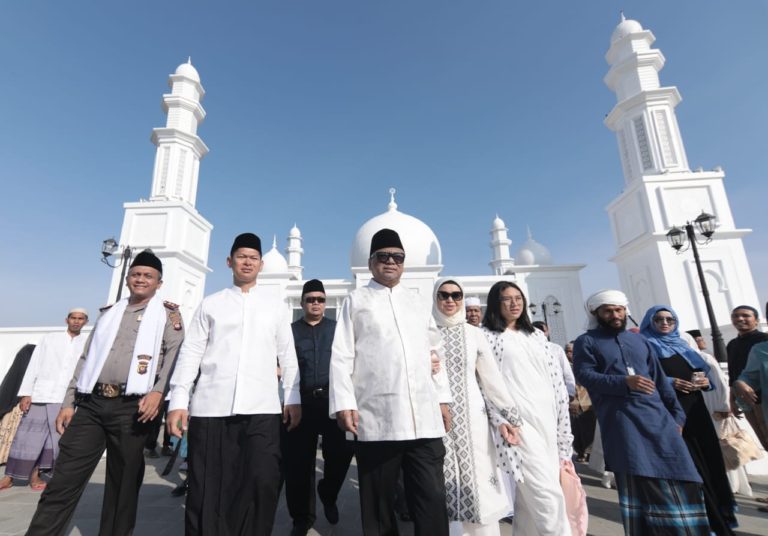 Maknai Momentum Idul Adha, Ketua DPD RI Ajak Masyarakat Indonesia Bersatu