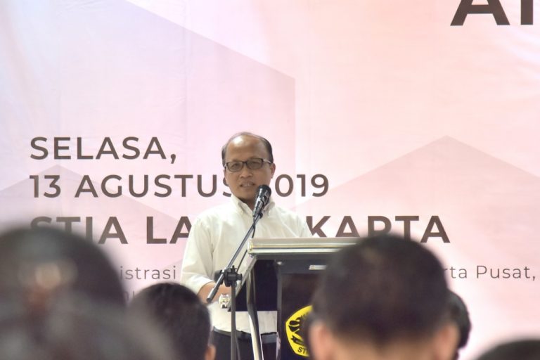 Buku Karyanya Dibedah, Sekjen Kemendes: Kebijakan Publik Harus Lahir Karena Kepentingan Bersama