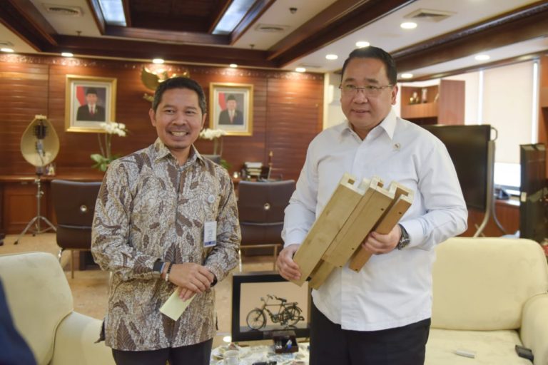 Temui Mendes, Dosen Arsitektur ITB Tawarkan Konsep Bongkar Pasang untuk Rumah Transmigrasi