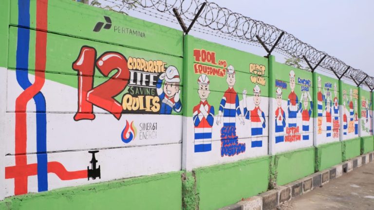 Pertamina Kobarkan Pesan Keselamatan Kerja Lewat Seni Mural