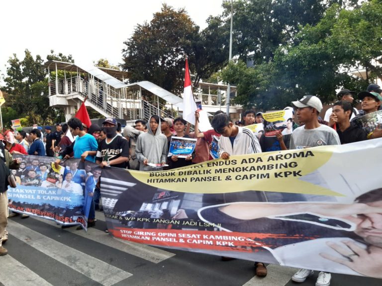 Ratusan Massa Protes Opini Sesat Terkait Pansel Capim KPK
