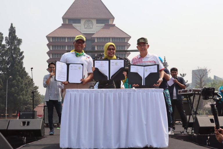 Libatkan 8.500 Mahasiswa Bersihkan Sampah Plastik, Sinergi Jasa Marga-UI Catat Rekor MURI