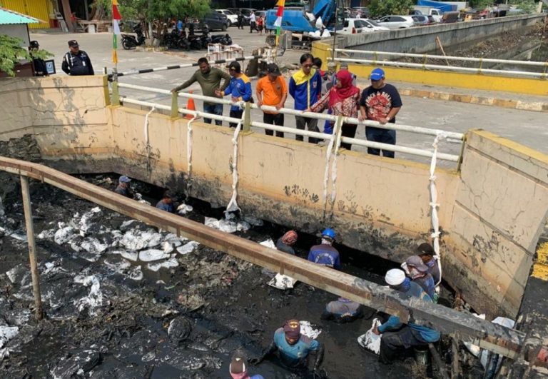 Antisipasi Mampet saat Musim Hujan, Dinas SDA Keruk Kali di Ibukota