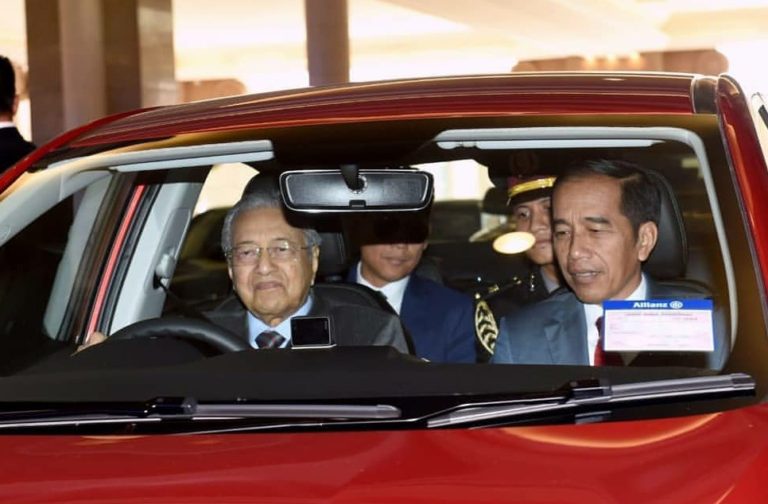 Cerita Jokowi Dua Kali Diajak Nebeng Mobil PM Malaysia