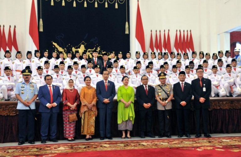Presiden Kukuhkan 68 Anggota Paskibraka di Istana, Ini Harapannya
