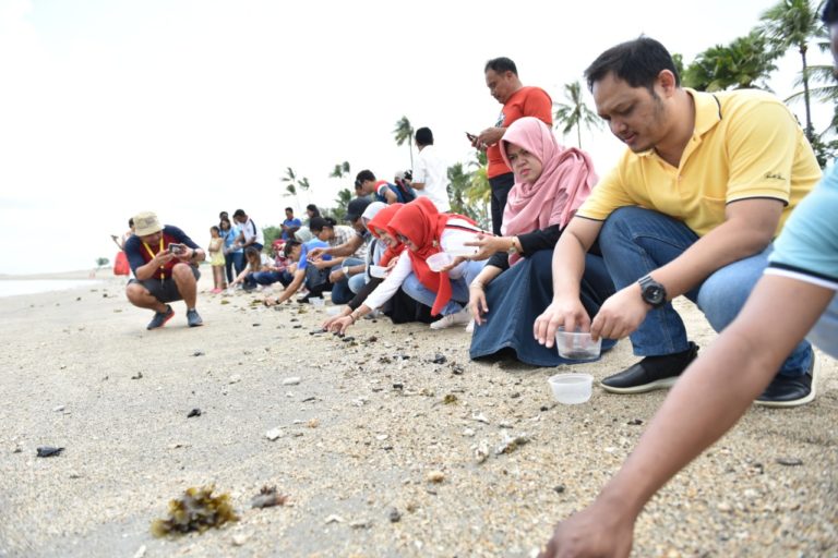 Customer Gathering Pertamina Lepas 100 Ekor Tukik di Pantai Kuta