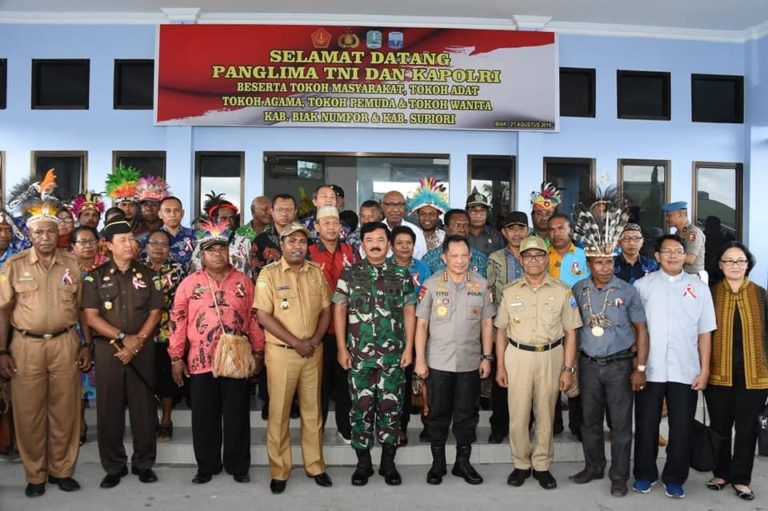 Panglima TNI dan Kapolri Tatap Muka dengan Tokoh-Tokoh Papua