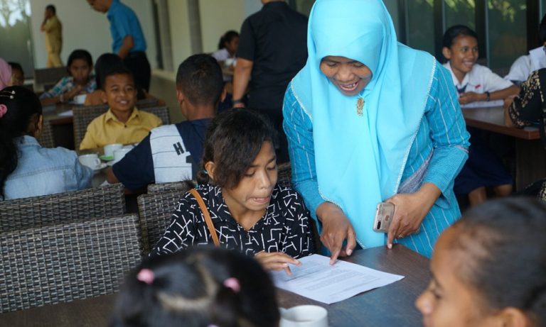 Perlindungan Terhadap Guru Diatur dalam Permendikbud Nomor 10 Tahun 2017