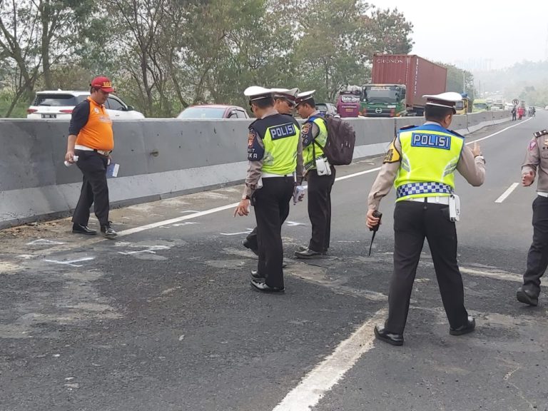 Jasa Marga Berlakukan Contraflow Selama Olah TKP di Lokasi Laka Maut Tol Cipularang