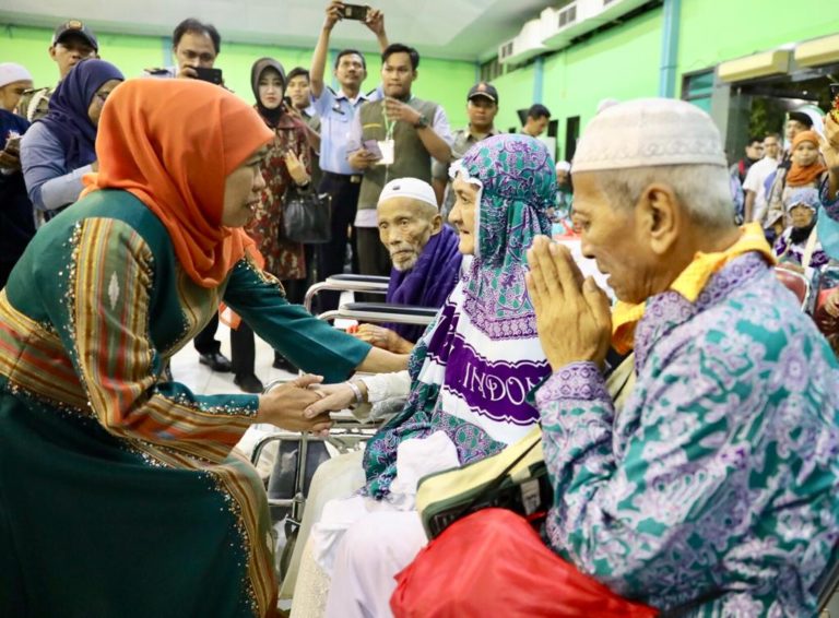 Sambut Kedatangan Jemaah Haji, Khofifah Minta Doa Terbaik untuk Bangsa