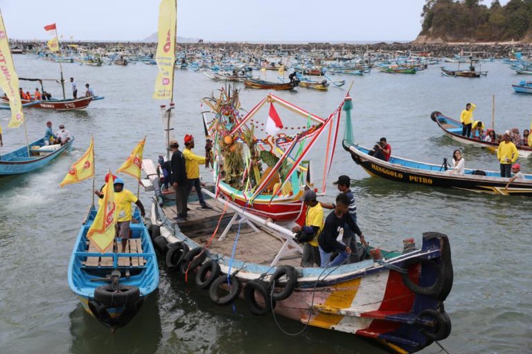 Khofifah ajak Nelayan Pancer Gunakan Aplikasi Android untuk Mencari Ikan