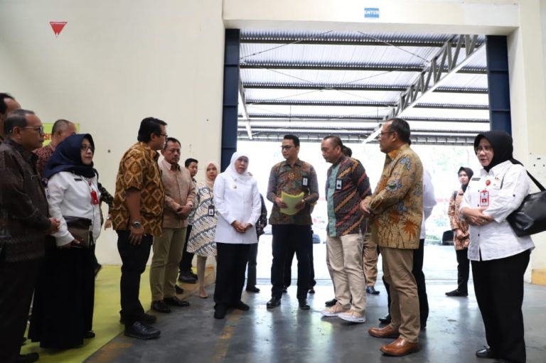 Khofifah Berharap PLB Mudahkan Akses bagi UKM dan IKM Jatim