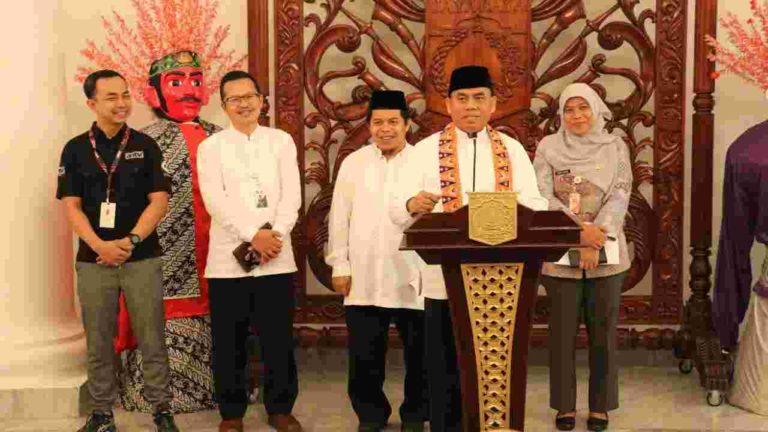 Rayakan Lebaran Anak Yatim, Pemprov DKI Berikan Makanan Siap Santap