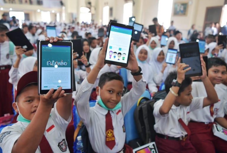 Mendikbud Luncurkan Program Digitalisasi Sekolah di Kabupaten Natuna