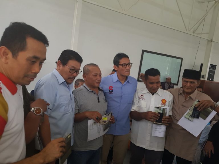 Ungkap Rasa Terima Kasih, Politisi Gerindra Serahkan 10 Ambulance ke Warga Jakbar