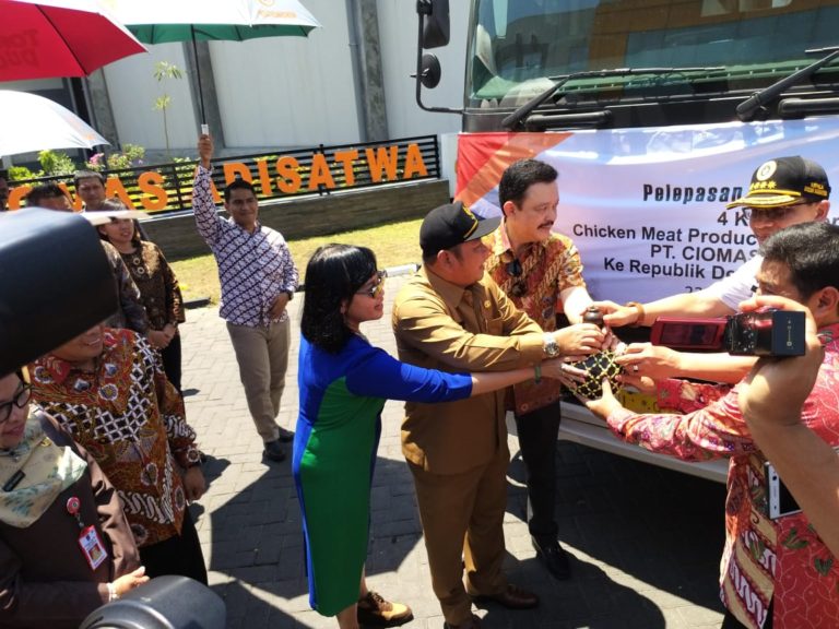 Kementan dan Bupati Sidoarjo Lepas Ekspor Daging Ayam ke Timor Leste