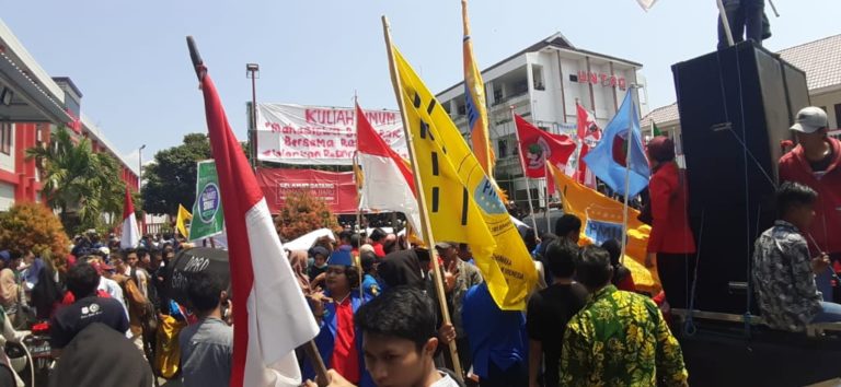Hari Tani, PMII Banyuwangi Demo Tuntut Penutupan Tambang Emas Tumpang Pitu