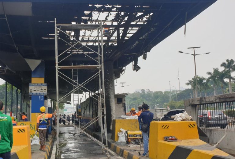 Jasa Marga Perbaiki Gerbang Tol Dalam Kota yang Dibakar Massa