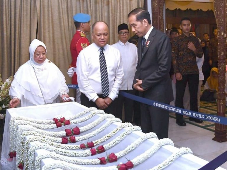 Jokowi Ajak Rakyat Indonesia Doakan Almarhum BJ Habibie